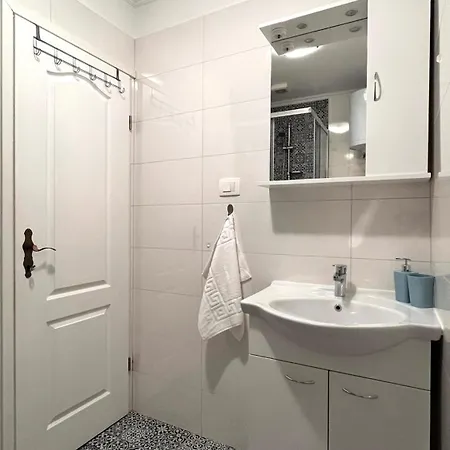 Clerisseau Apartment *