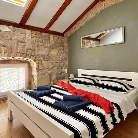 Clerisseau Apartment